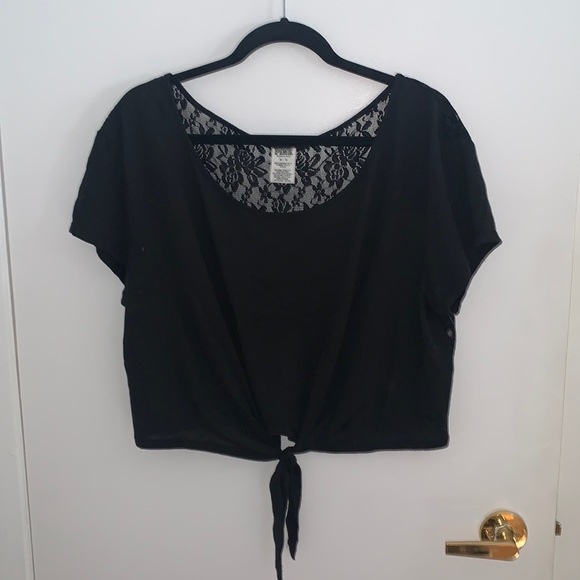 PINK Victoria's Secret Tops - [M]👚PINK lace crop top